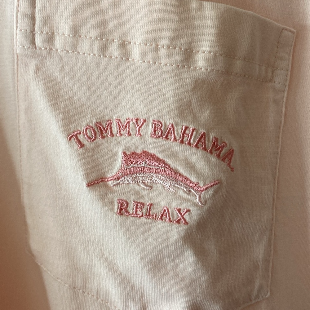 Tommy Bahama Tee Shirt. - Picture 2 of 3